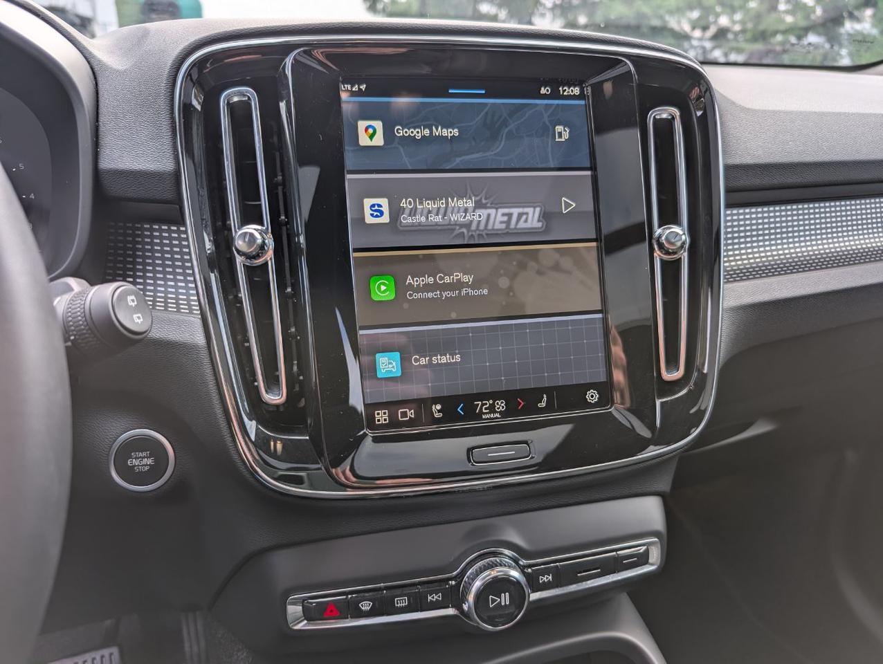 2025 Volvo XC40 B5 Hybrid AWD PLUS | High Performance Audio, 360° Cam, Panoramic Roof, 4 Heated Seats & Heated Wheel Portland OR