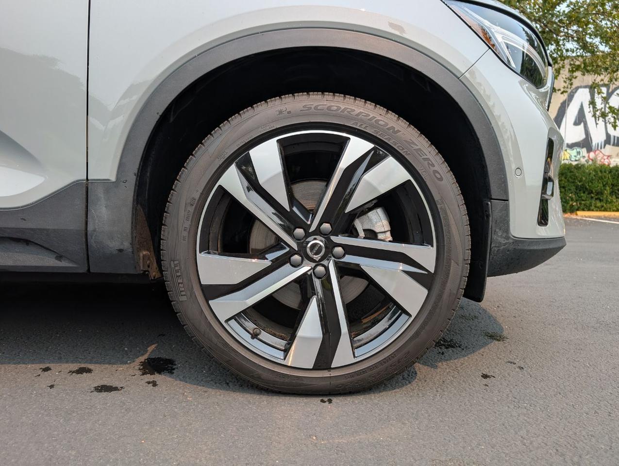 2025 Volvo XC40 B5 Hybrid AWD ULTRA | Harman Kardon, Pilot Assist, Climate Pkg * Portland OR