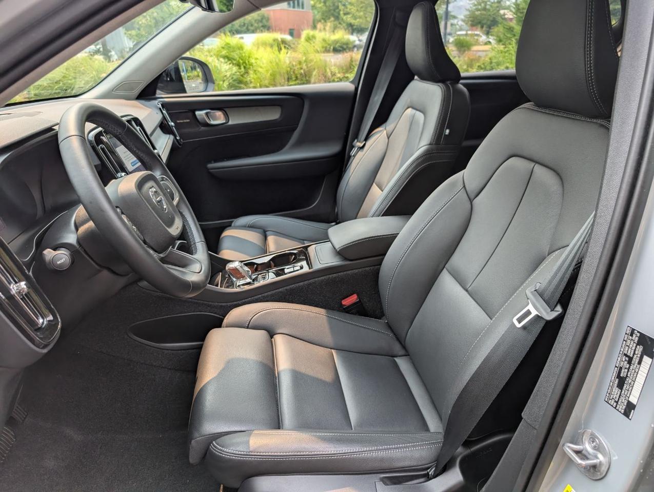 2025 Volvo XC40 B5 Hybrid AWD ULTRA | Harman Kardon, Pilot Assist, Climate Pkg * Portland OR