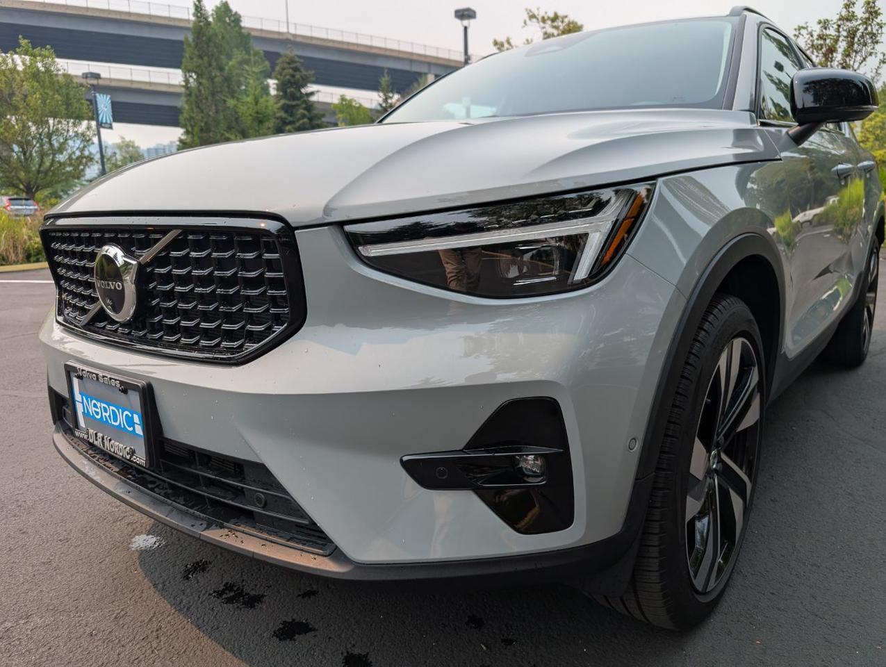 2025 Volvo XC40 B5 Hybrid AWD ULTRA | Harman Kardon, Pilot Assist, Climate Pkg * Portland OR