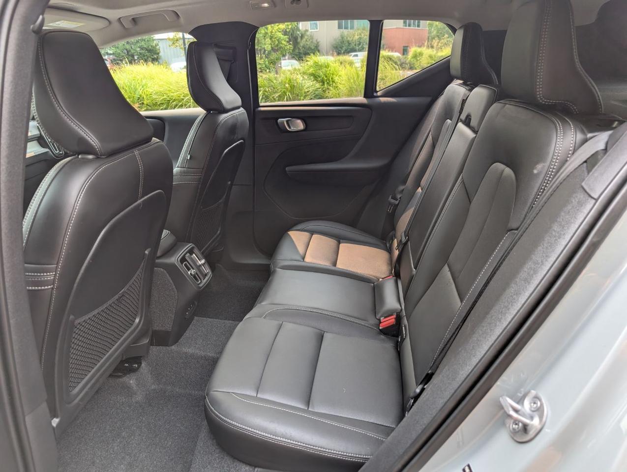 2025 Volvo XC40 B5 Hybrid AWD ULTRA | Harman Kardon, Pilot Assist, Climate Pkg * Portland OR