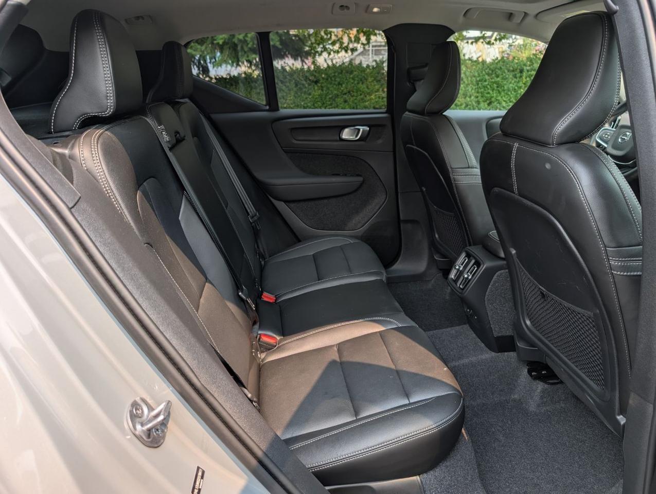 2025 Volvo XC40 B5 Hybrid AWD ULTRA | Harman Kardon, Pilot Assist, Climate Pkg * Portland OR