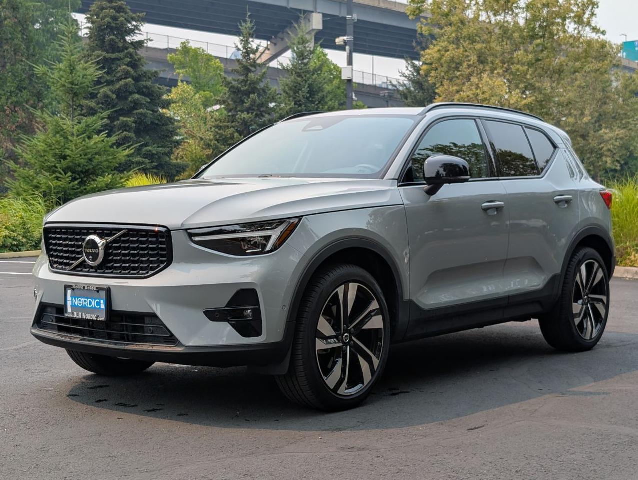 2025 Volvo XC40 B5 Hybrid AWD ULTRA | Harman Kardon, Pilot Assist, Climate Pkg * Portland OR