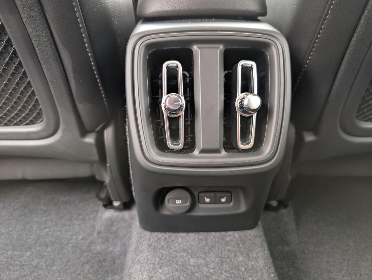 2025 Volvo XC40 B5 Hybrid AWD ULTRA | Harman Kardon, Pilot Assist, Climate Pkg * Portland OR