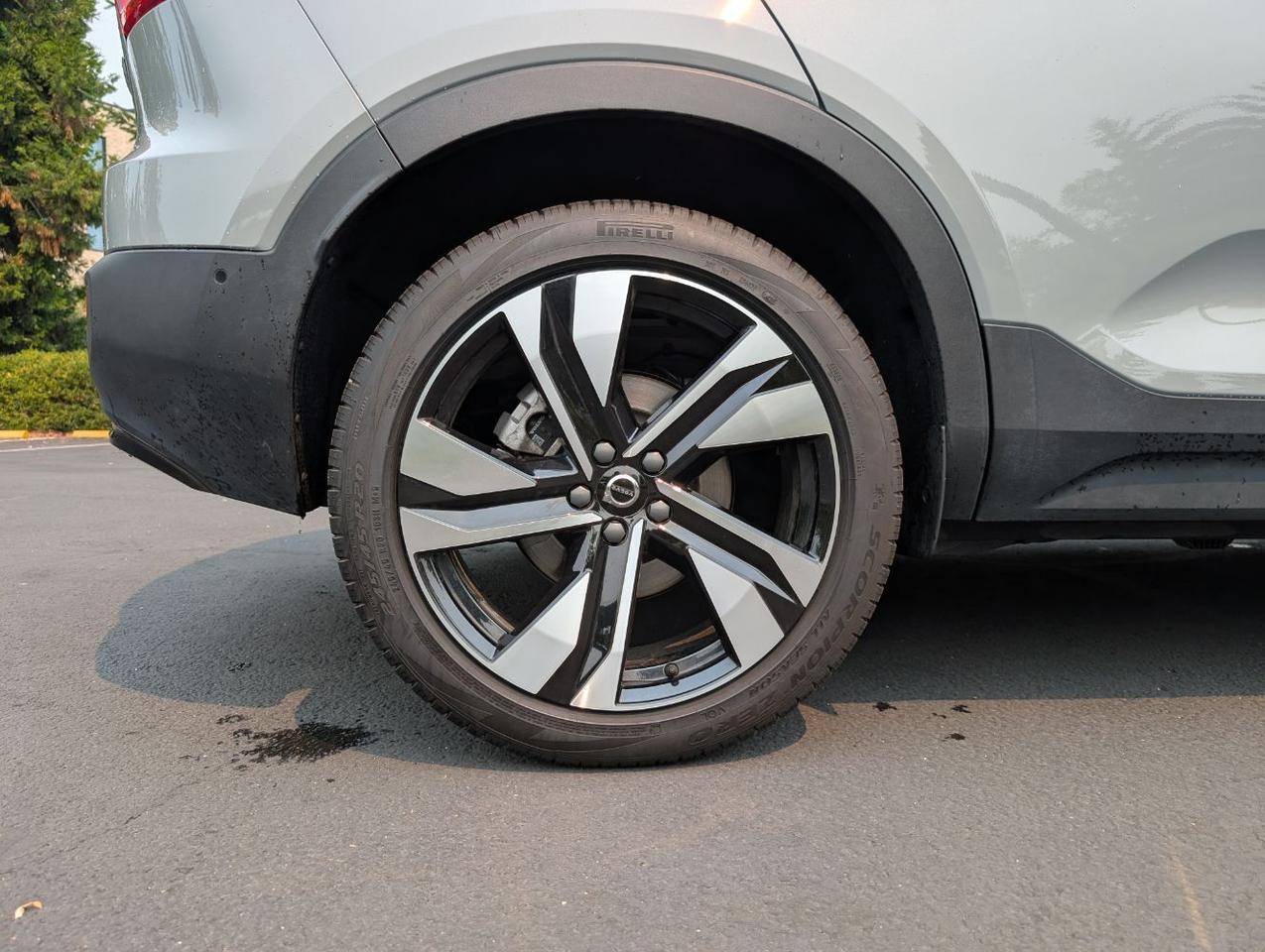 2025 Volvo XC40 B5 Hybrid AWD ULTRA | Harman Kardon, Pilot Assist, Climate Pkg * Portland OR