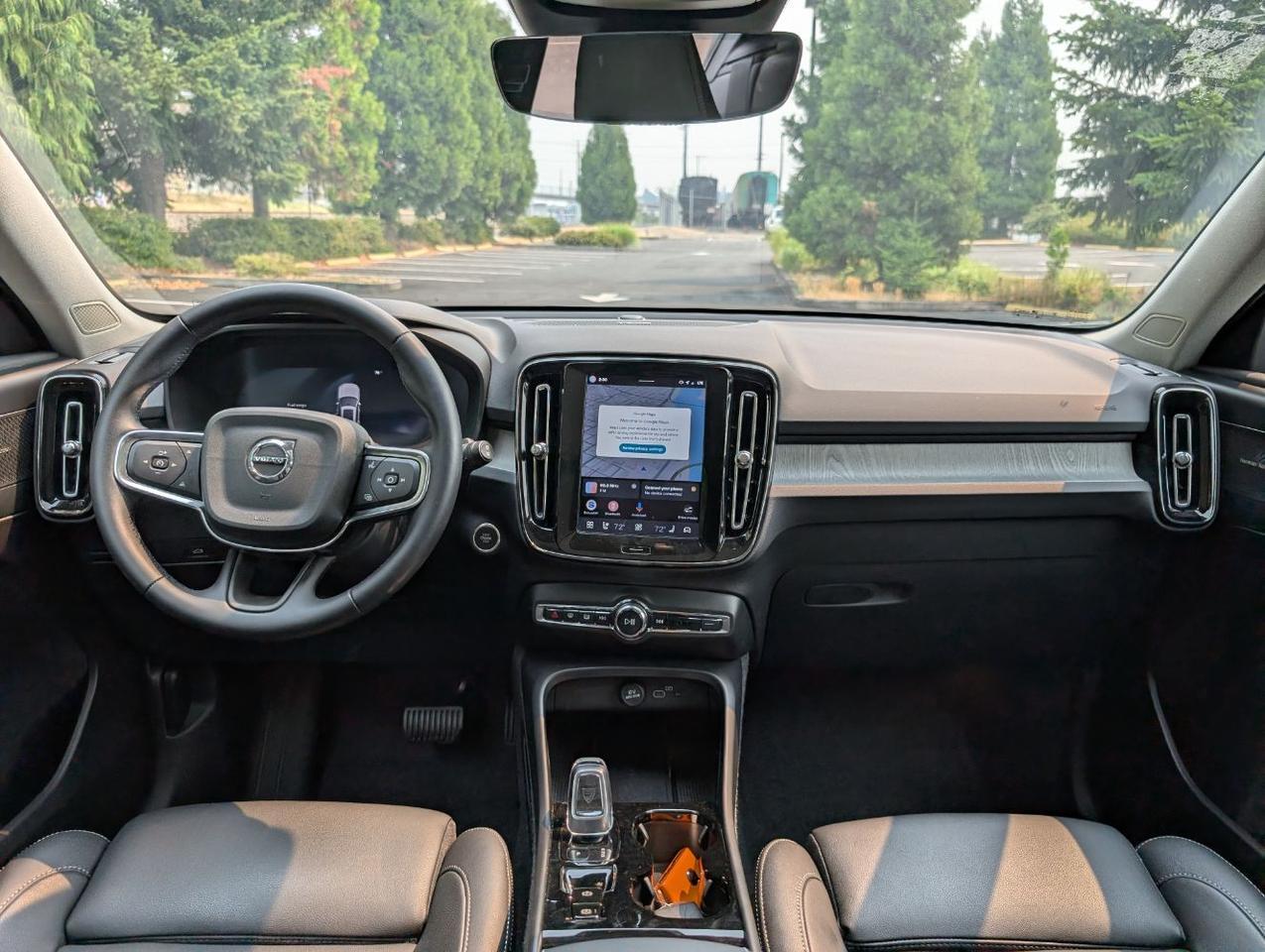 2025 Volvo XC40 B5 Hybrid AWD ULTRA | Harman Kardon, Pilot Assist, Climate Pkg * Portland OR