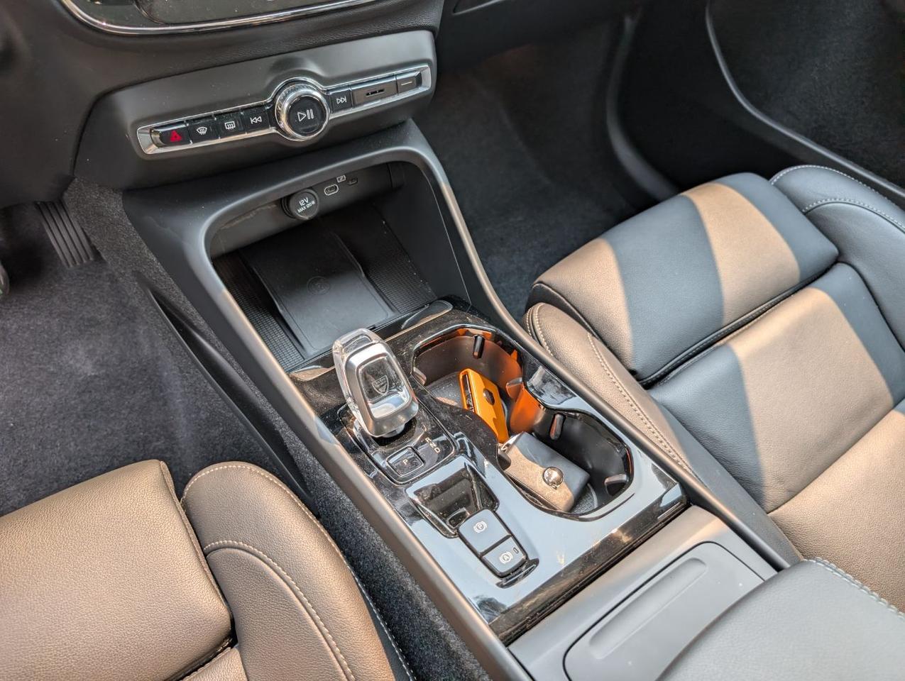 2025 Volvo XC40 B5 Hybrid AWD ULTRA | Harman Kardon, Pilot Assist, Climate Pkg * Portland OR