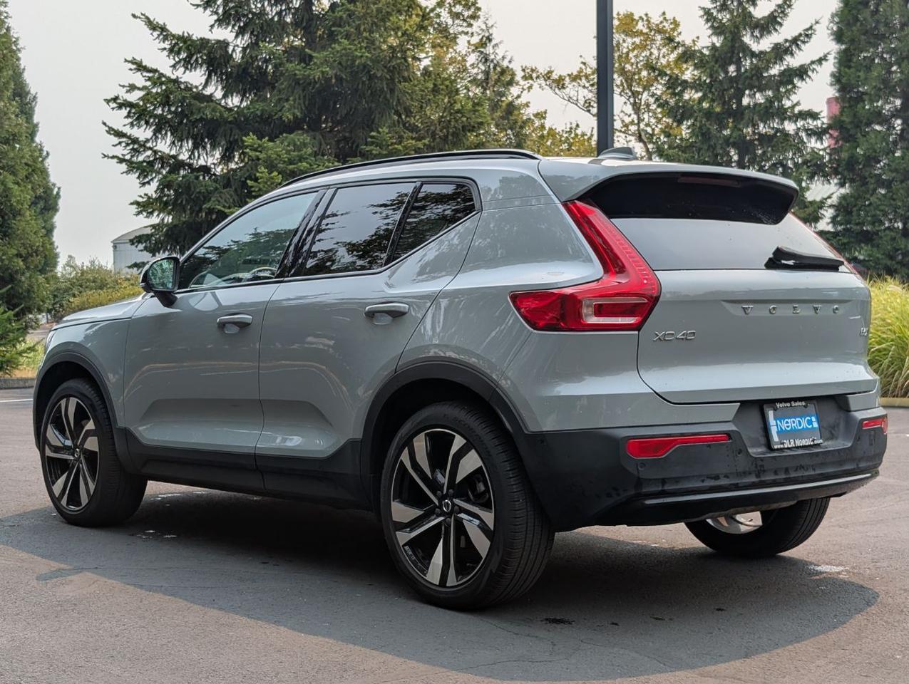 2025 Volvo XC40 B5 Hybrid AWD ULTRA | Harman Kardon, Pilot Assist, Climate Pkg * Portland OR