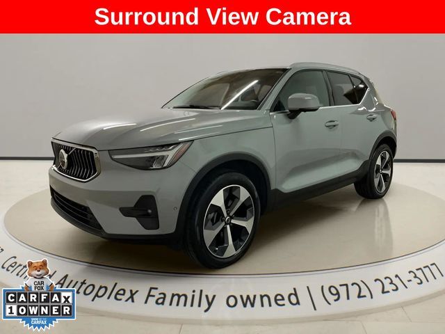 2025 Volvo XC40 B5 Plus Bright Theme