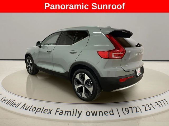 2025 Volvo XC40 B5 Plus Bright Theme