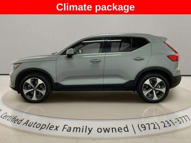 2025 Volvo XC40 B5 Plus Bright Theme