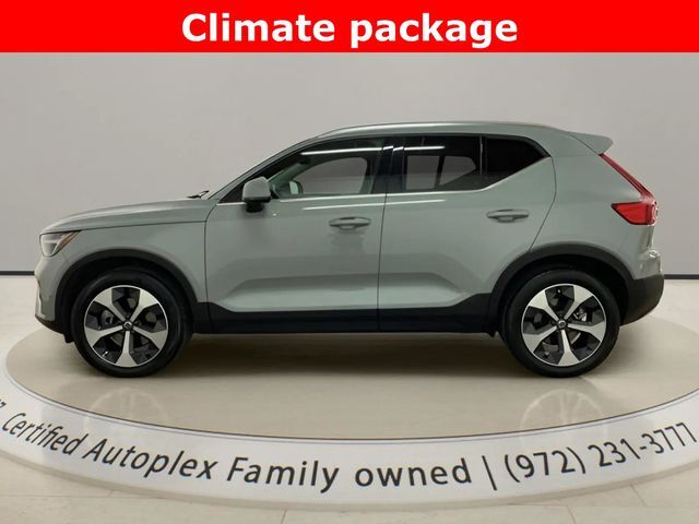 2025 Volvo XC40 B5 Plus Bright Theme