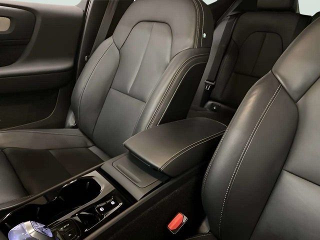 2025 Volvo XC40 B5 Plus Bright Theme Dallas TX