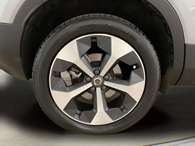 2025 Volvo XC40 B5 Plus Bright Theme Dallas TX