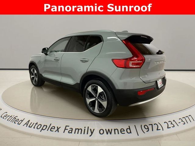 2025 Volvo XC40 B5 Plus Bright Theme