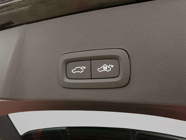 2025 Volvo XC40 B5 Plus Bright Theme Dallas TX