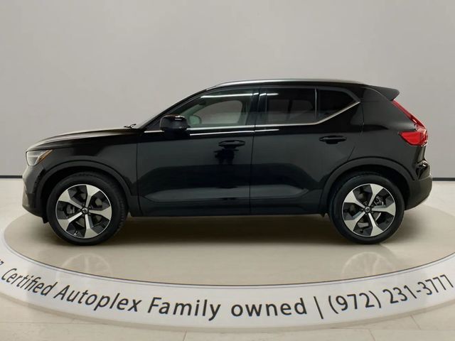2025 Volvo XC40 B5 Plus Bright Theme