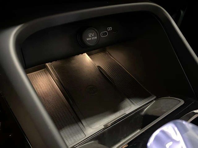 2025 Volvo XC40 B5 Plus Bright Theme Dallas TX