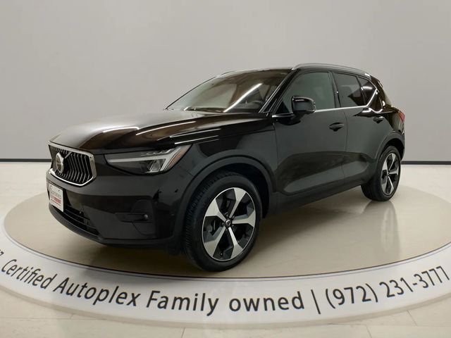 2025 Volvo XC40 B5 Plus Bright Theme