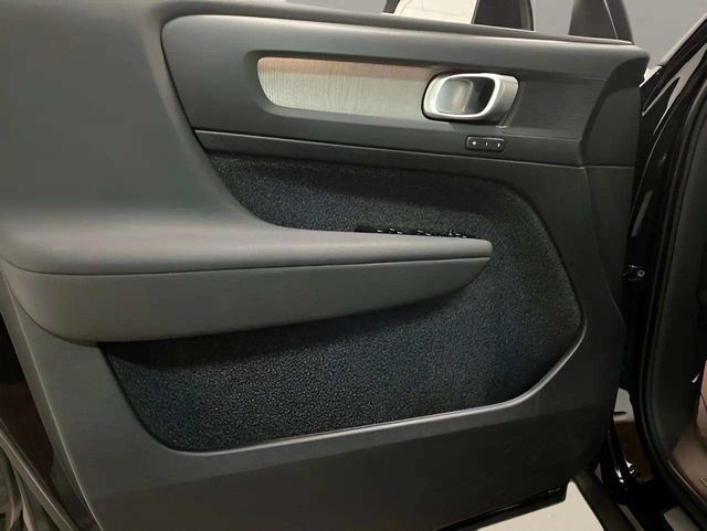 2025 Volvo XC40 B5 Plus Bright Theme Dallas TX
