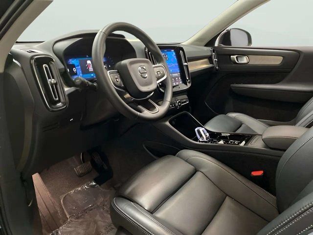 2025 Volvo XC40 B5 Plus Bright Theme Dallas TX