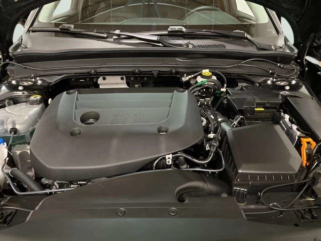 2025 Volvo XC40 B5 Plus Bright Theme Dallas TX