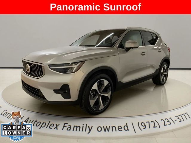 2025 Volvo XC40 B5 Plus Bright Theme