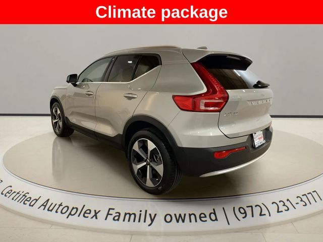 2025 Volvo XC40 B5 Plus Bright Theme