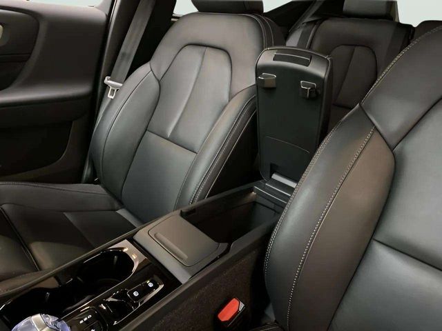 2025 Volvo XC40 B5 Plus Bright Theme Dallas TX