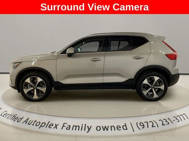 2025 Volvo XC40 B5 Plus Bright Theme