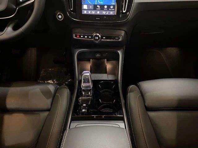 2025 Volvo XC40 B5 Plus Bright Theme Dallas TX