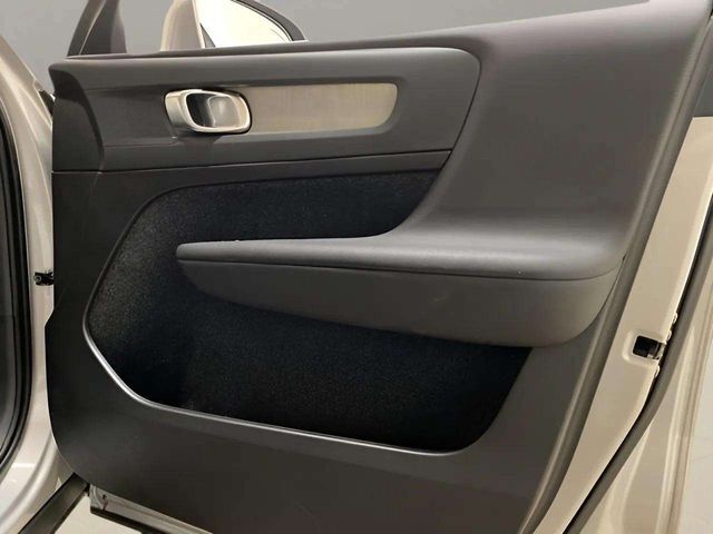 2025 Volvo XC40 B5 Plus Bright Theme Dallas TX