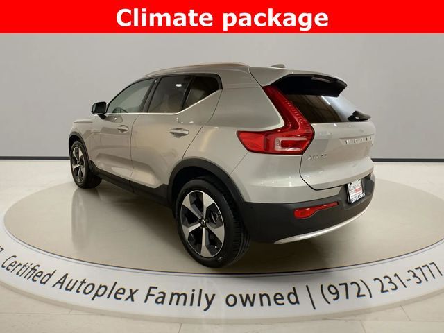 2025 Volvo XC40 B5 Plus Bright Theme