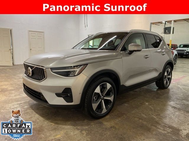 2025 Volvo XC40 B5 Plus Bright Theme