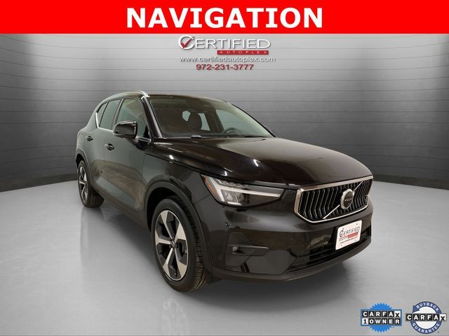 2025 Volvo XC40 B5 Plus Bright Theme