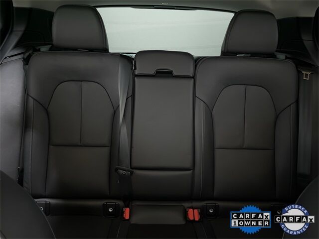 2025 Volvo XC40 B5 Plus Bright Theme Dallas TX