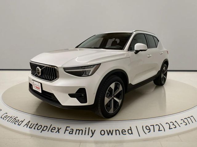 2025 Volvo XC40 B5 Plus Bright Theme