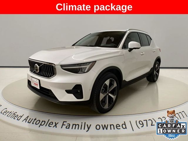 2025 Volvo XC40 B5 Plus Bright Theme