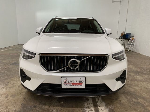2025 Volvo XC40 B5 Plus Bright Theme