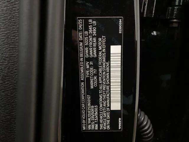 2025 Volvo XC40 B5 Plus Bright Theme Dallas TX