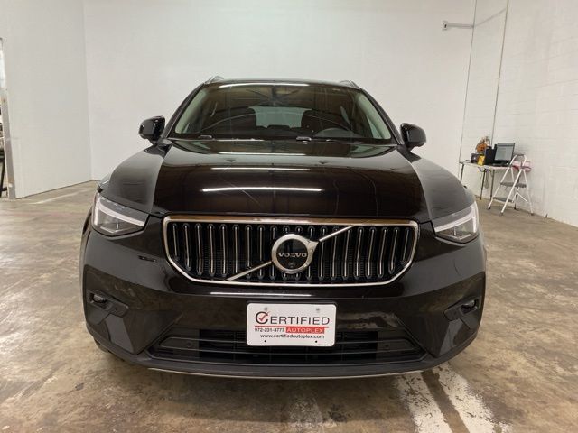 2025 Volvo XC40 B5 Plus Bright Theme