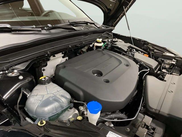 2025 Volvo XC40 B5 Plus Bright Theme Dallas TX