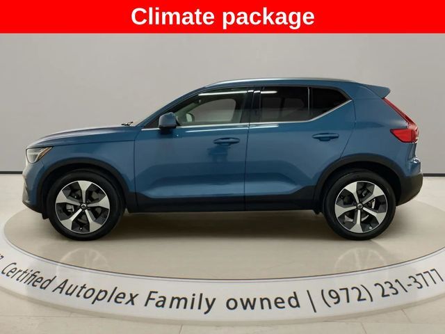 2025 Volvo XC40 B5 Plus Bright Theme