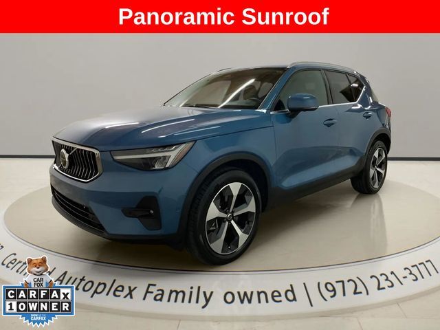 2025 Volvo XC40 B5 Plus Bright Theme
