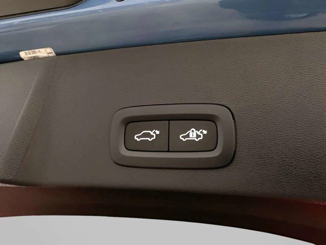 2025 Volvo XC40 B5 Plus Bright Theme Dallas TX