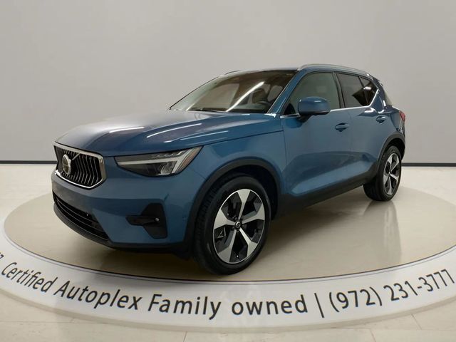2025 Volvo XC40 B5 Plus Bright Theme