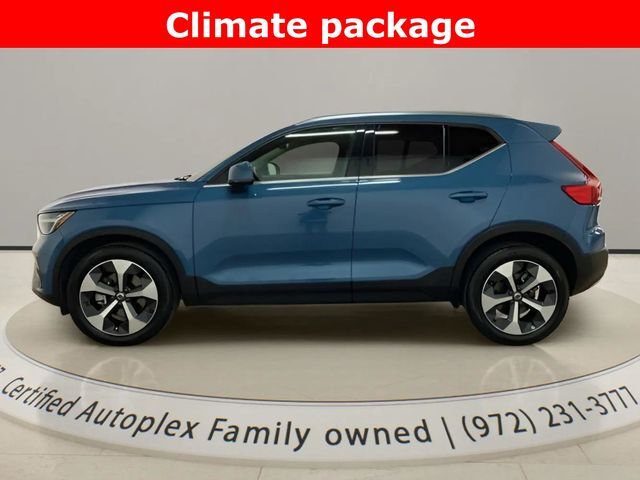 2025 Volvo XC40 B5 Plus Bright Theme