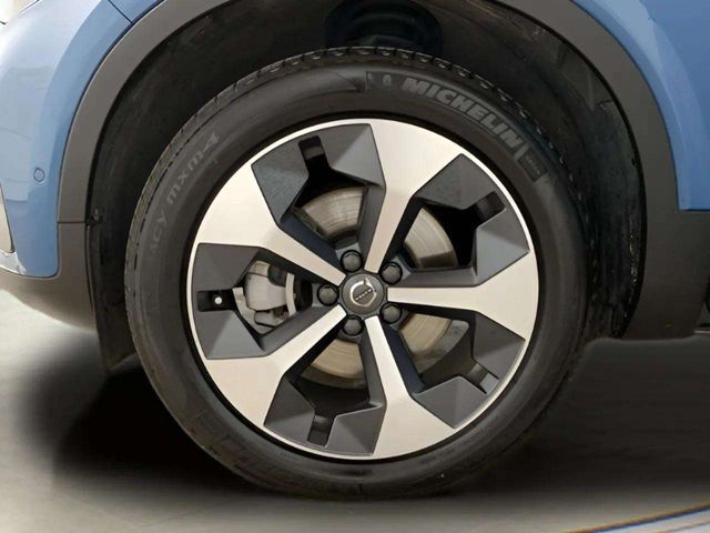 2025 Volvo XC40 B5 Plus Bright Theme Dallas TX