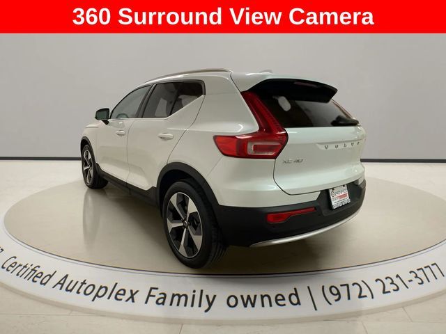 2025 Volvo XC40 B5 Plus Bright Theme