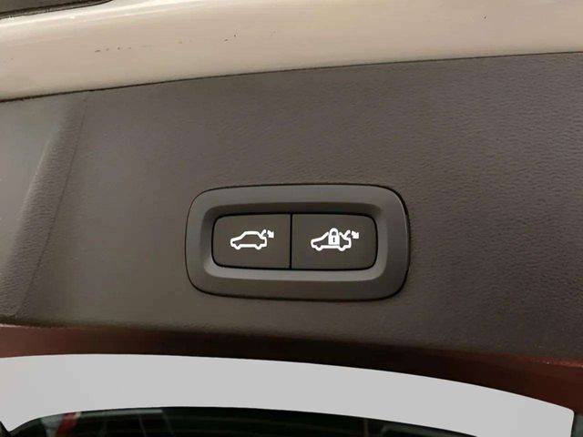 2025 Volvo XC40 B5 Plus Bright Theme Dallas TX